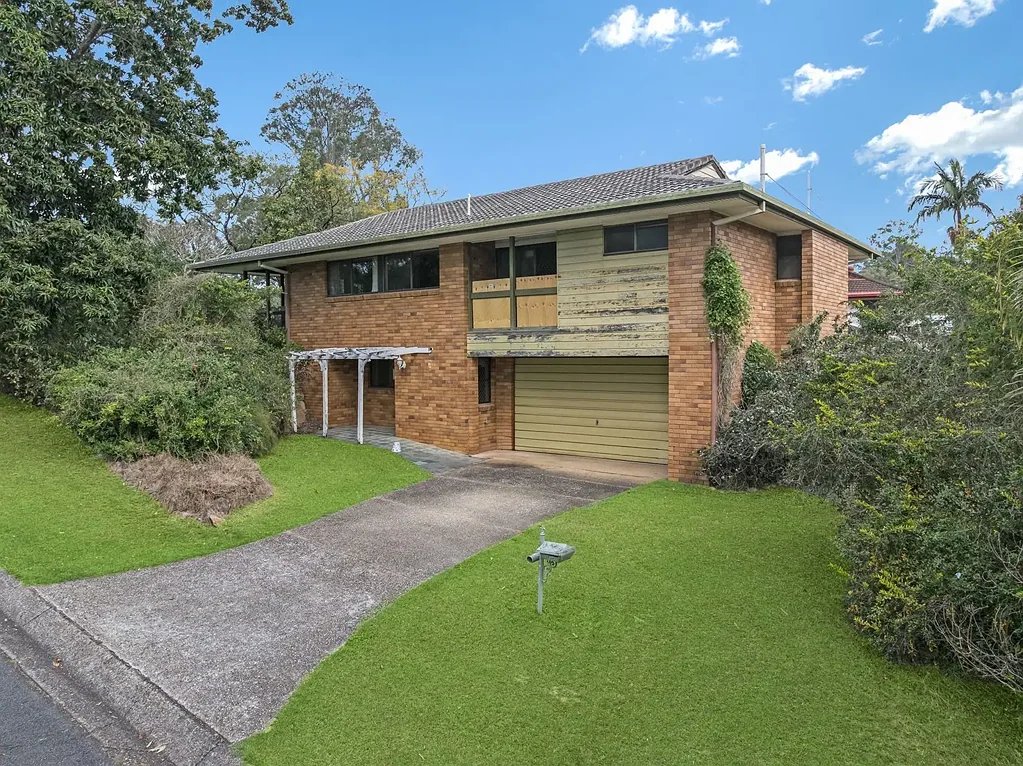 Fig Tree Pocket 4Kwarto Fantastic Fixer Upper or Fresh Build Opportunity in Fig Tree Pocket!