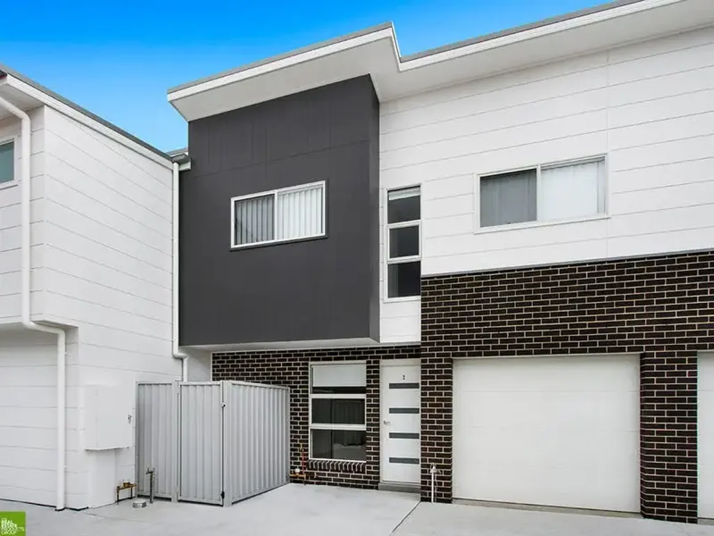 Near New Townhouse in the Perfect Location