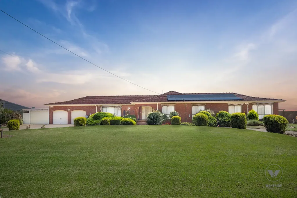 Werribee South 4Habitaciones Lifestyle Living by the Bay – 4-Bedroom Home on 2,000sqm of Green Serenity