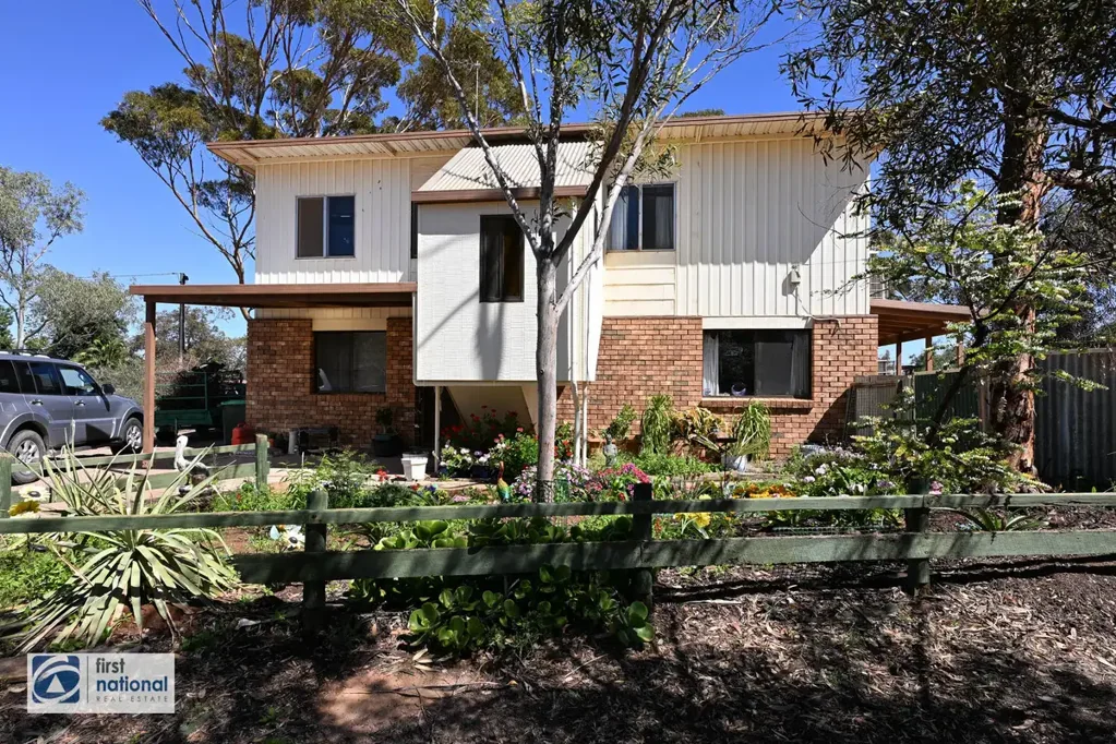 Stirling North 4房  Family Home with Versatile Living on a Corner Allotment or Investment Property