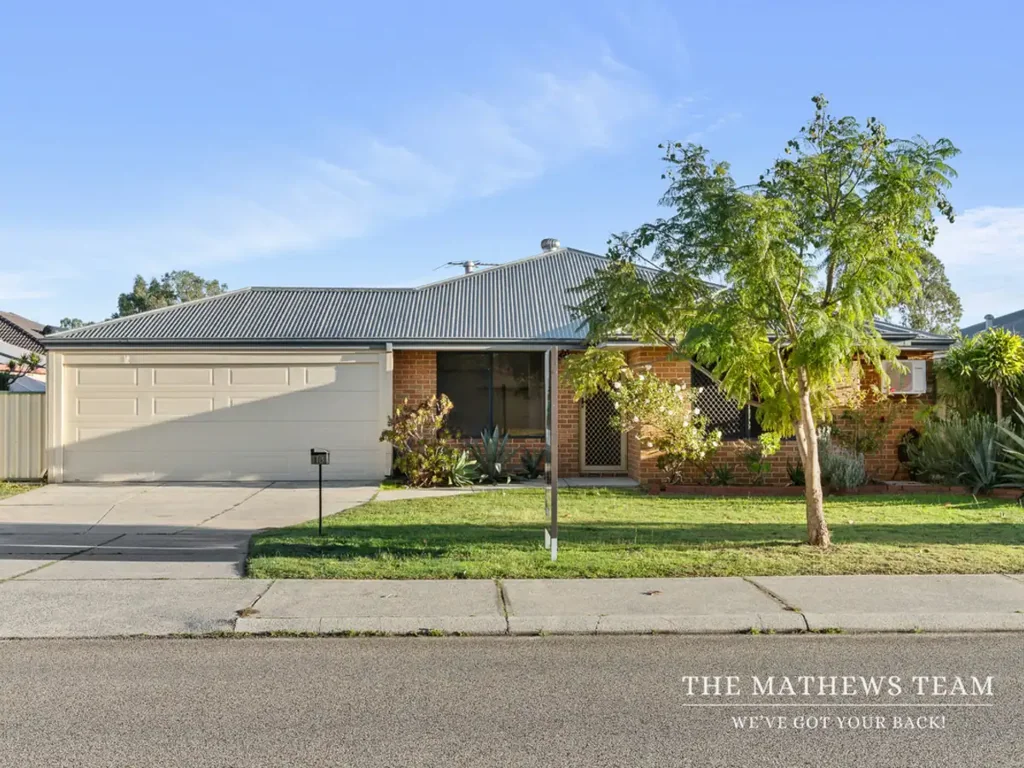 Seville Grove 4 Slaapkamer SPACIOUS FAMILY LIVING WITH MULTIPLE LIVING ZONES & GREAT INDOOR OUTDOOR FLOW!