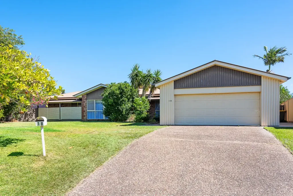 SPACIOUS HOME WITH POOL IN QUIET CUL-DE-SAC