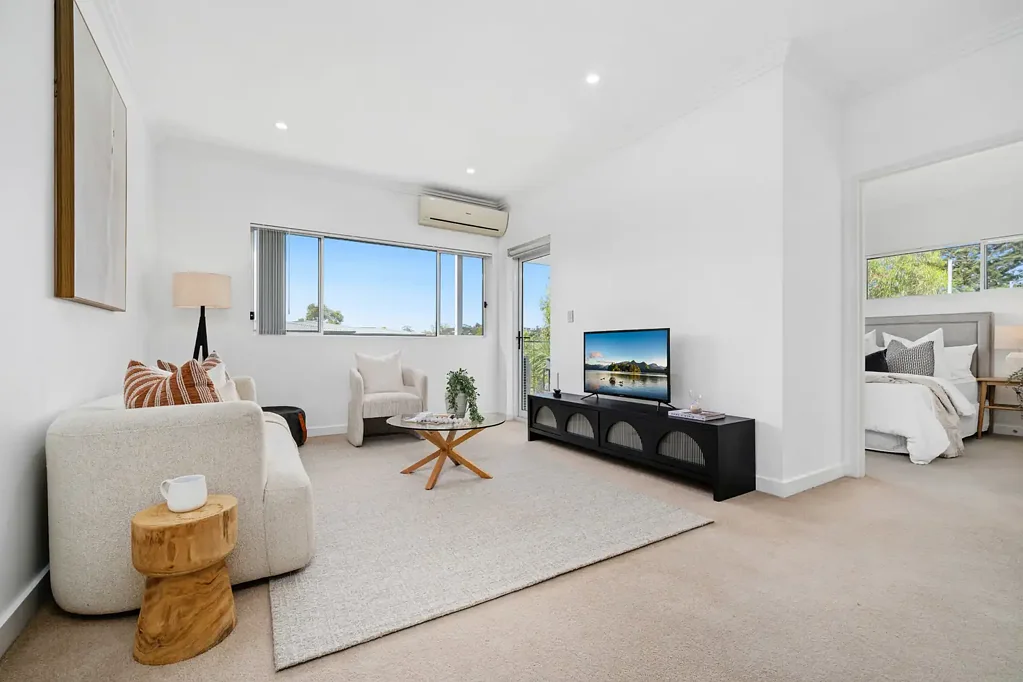 Manly Vale 2房 Manly Vale精装公寓 2卧2卫 朝北阳台 现代厨房 安全车位 步行商圈 Stylish Living With a Northerly Aspect