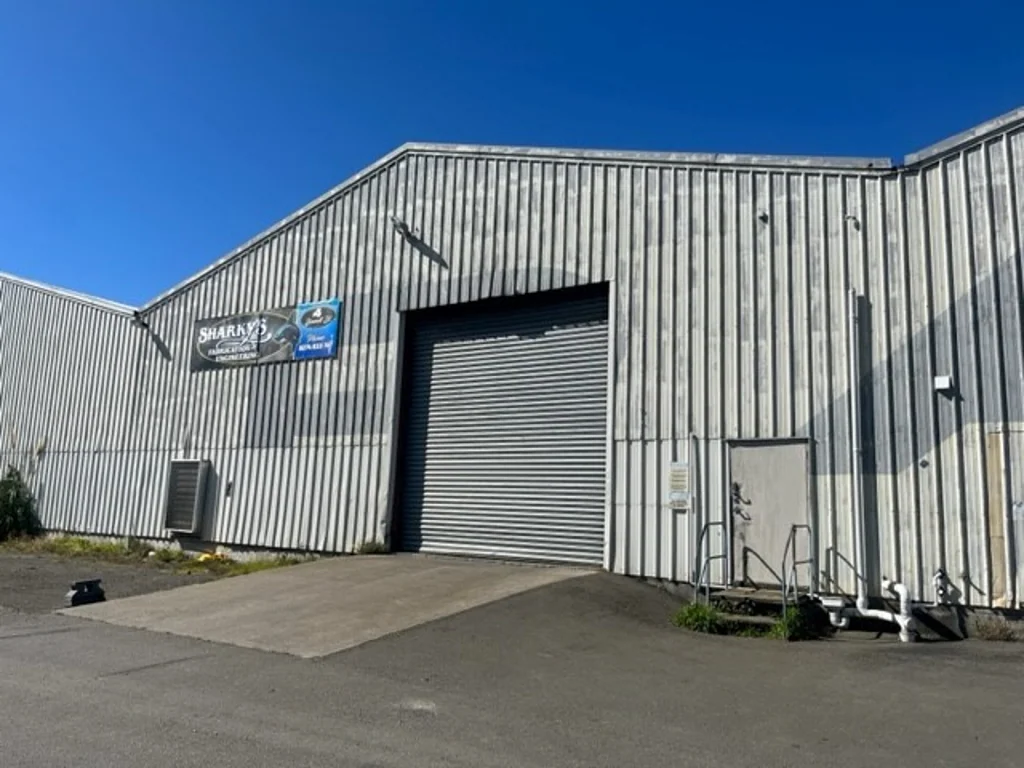 Roslyn Sort after industrial space with yard