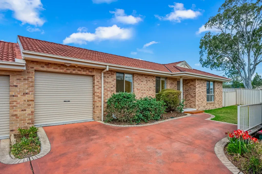 Gloucester 2房  Bright, Modern & Low-Maintenance Living with a Splash of Sunshine