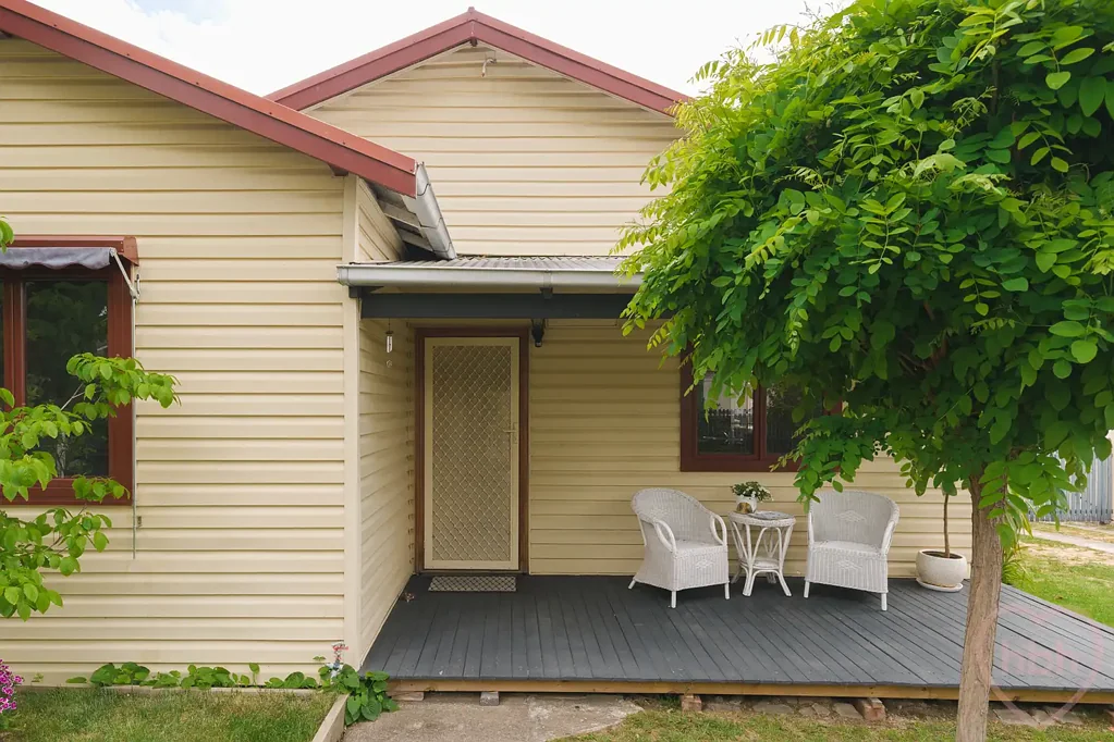 Queanbeyan 3غرفة نوم charm in full bloom