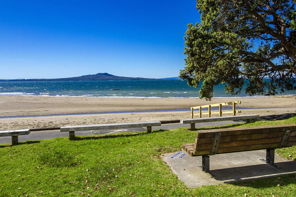 Castor Bay 4Moenga Seconds From The Sand
