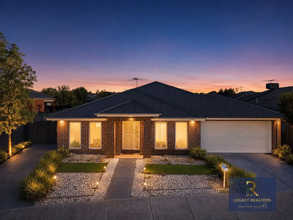 Tarneit 4غرفة نوم Spacious 4-bedroom family home on 641m² land with side access, 6-car parking, multiple living, prime Tarneit location near schools & shopping.