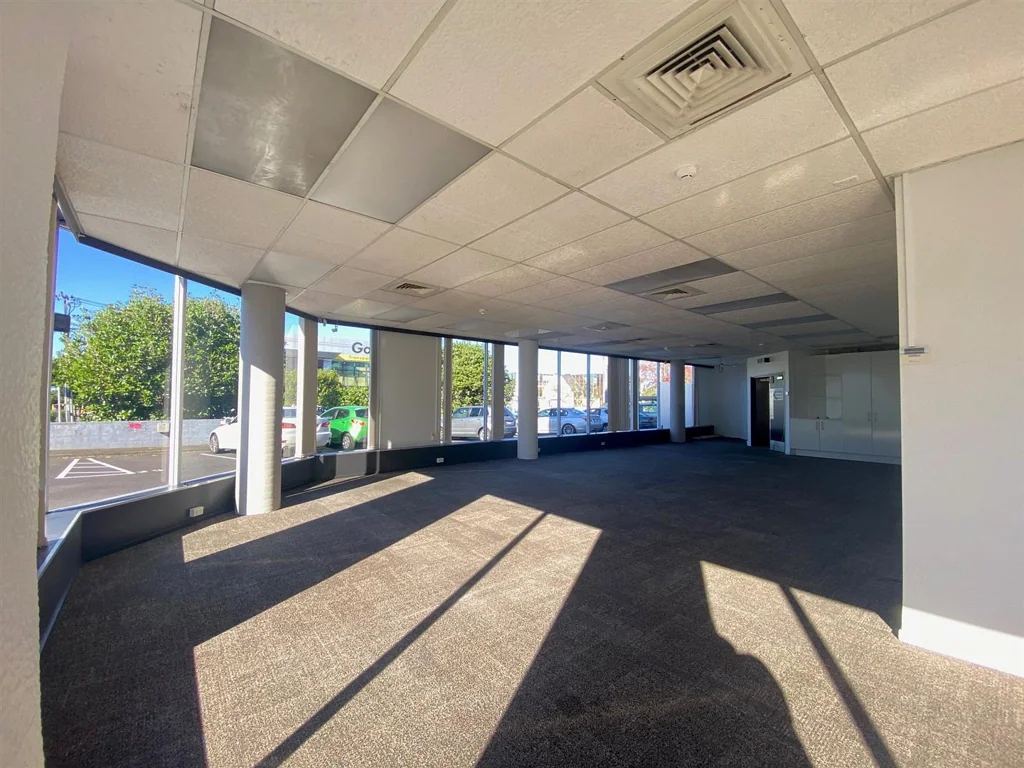 Ellerslie CBRE - Sunny Kalmia Street Office