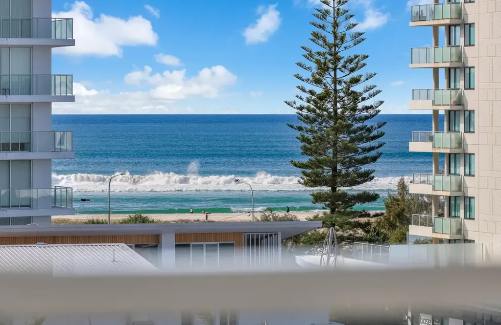 Coolangatta 2房  Luxury Beachside Living in the Heart of Kirra