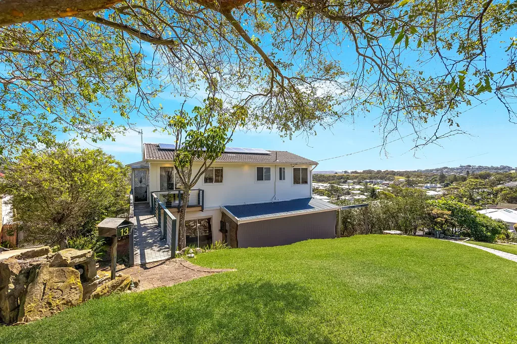 Forresters Beach 4ห้องนอน Elevated Coastal Living with Stunning Vista Views
