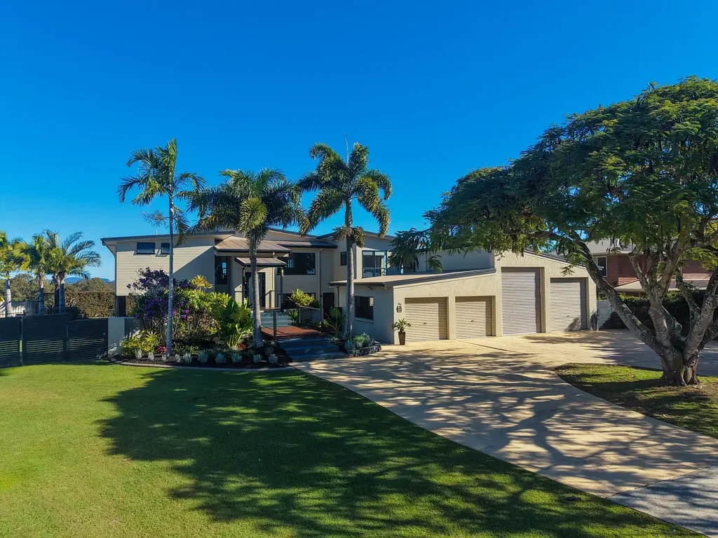 Griffin 5房 5间卧室以上 | 多个起居区 | 宽敞车库 | 2000平方米地块！ 5 Bedrooms Plus | Multiple Living Areas | Huge Garaging | 2000m² Block!