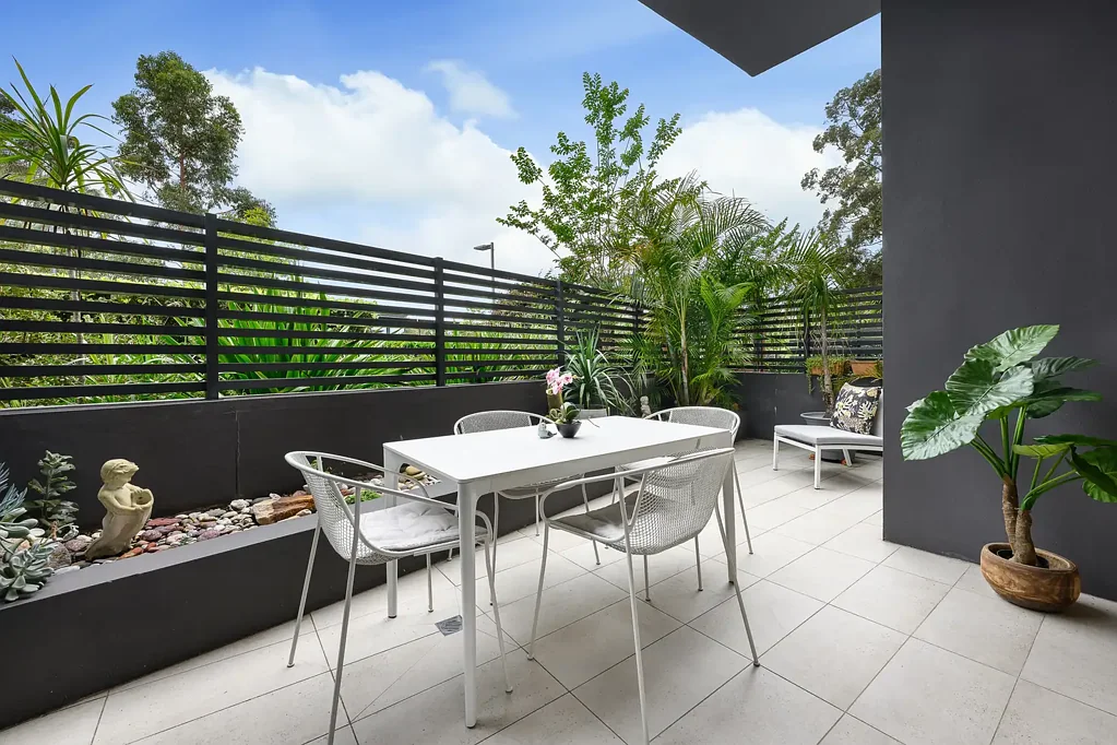 Gordon 2Moenga Northeast facing designer living in village heart