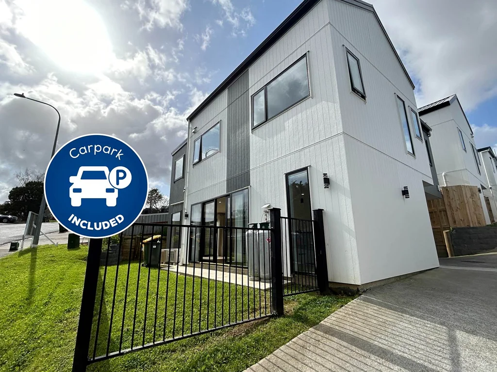 4 bedroom and 2.5 bathroom Townhouse in Hillsb...