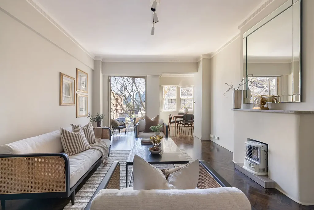 Potts Point 1Zimmer Art Deco grandeur in the iconic Macleay Regis