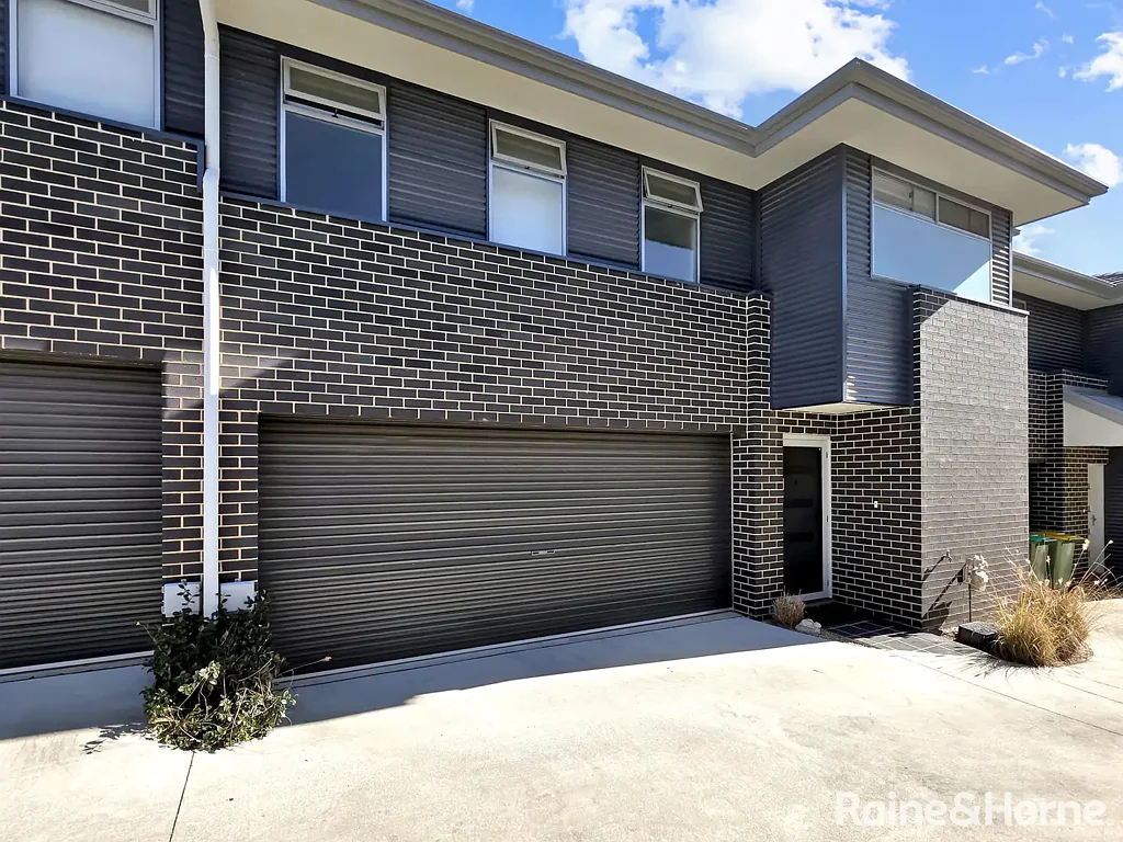 Modern, Spacious Townhouse with Two Living Areas & Private Courtyard
