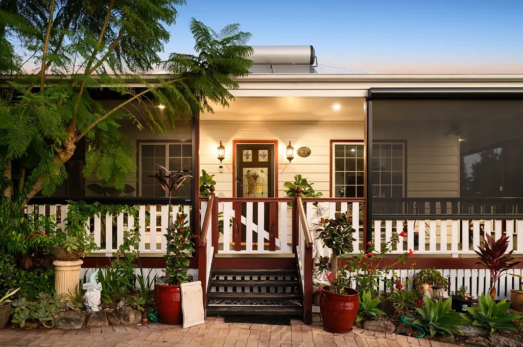 Oxenford 4房  Elevated Family Living with Hinterland Views