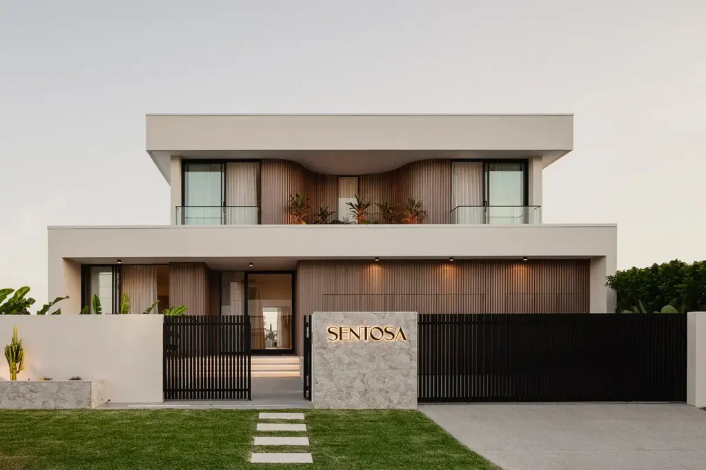 12 Grant Place, Broadbeach Waters, QLD 4218