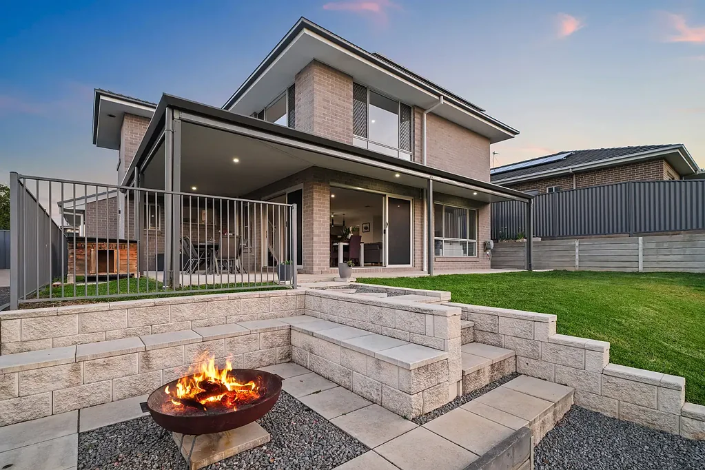 Raymond Terrace 5房  A HOME OF DISTINCTION, DESIGNED TO IMPRESS