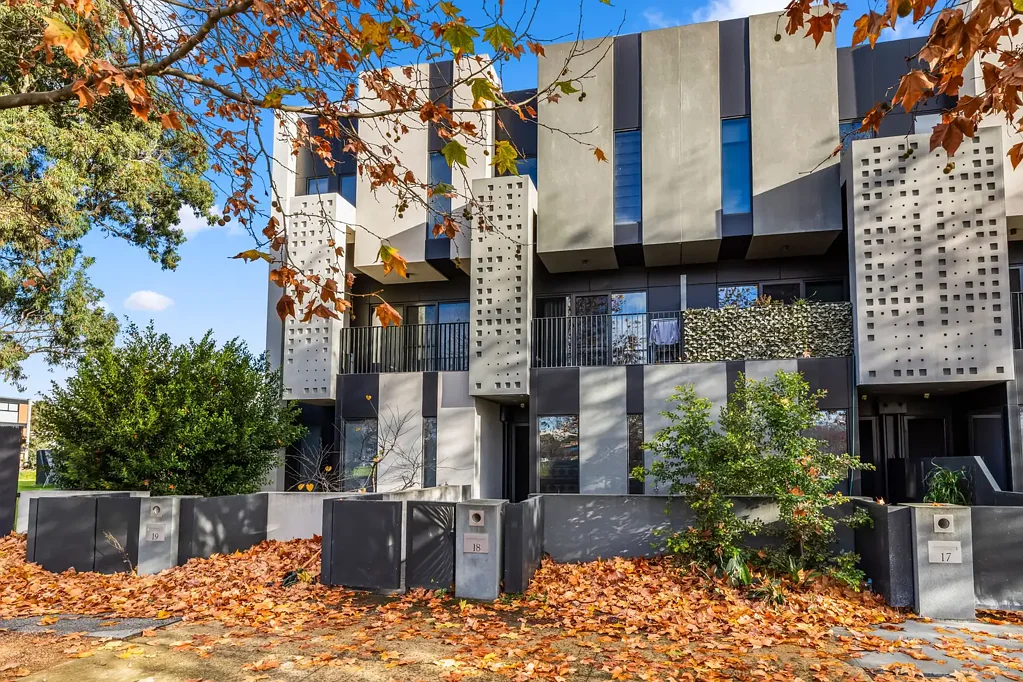 Dandenong 3ਬੈੱਡਰੂਮ Stylish Townhouse With Great Rental Return In Central Dandenong