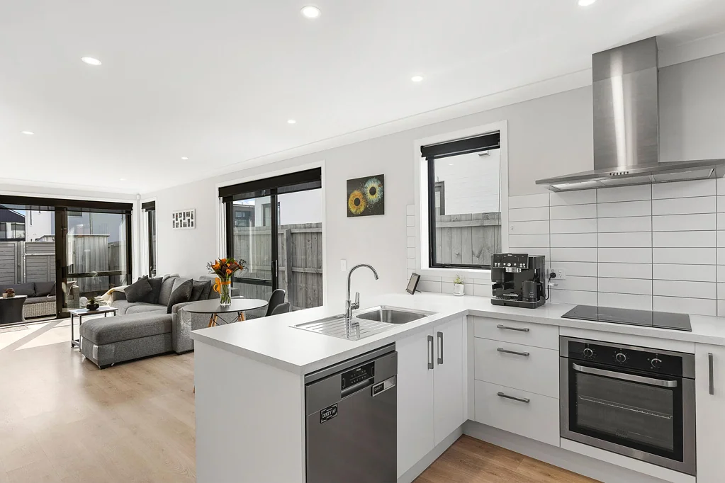 Whenuapai 2部屋 Light-Filled End Townhouse with Appeal