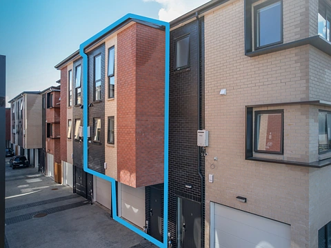Onehunga 3房  Near New 2024 Brick Townhouse