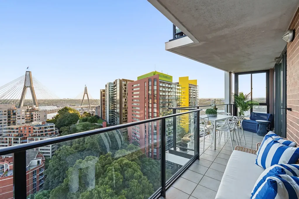 Pyrmont 2房 水滨壮丽景观 现代厨房石台面 主卧带步入式衣帽间 独家设施齐全 声望私密天堂 Elevated  Living with Iconic Panoramic Vistas
