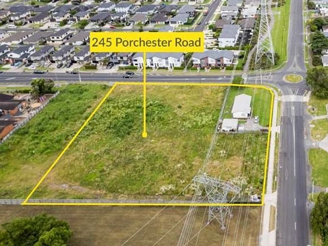 Takanini 3房  Substantial Land, Superb Location!