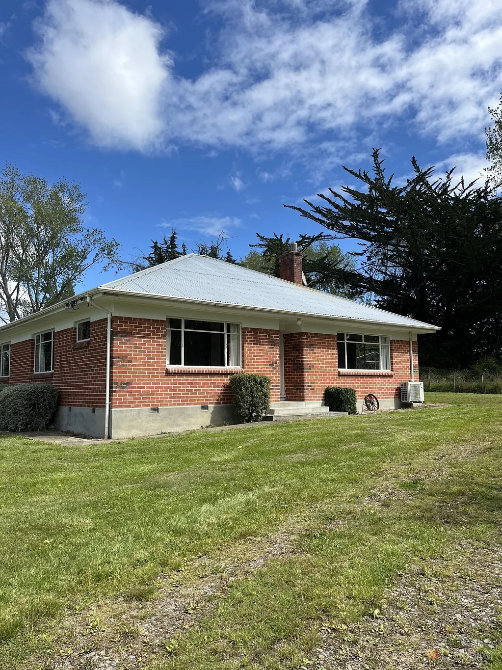 3 Bedroom Brick Home in Peaceful Rural Setting