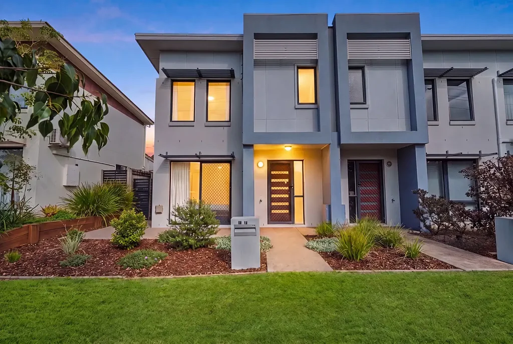 Pimpama 3Kwarto IMMACULATE TOWNHOUSE IN PRIME LOCATION