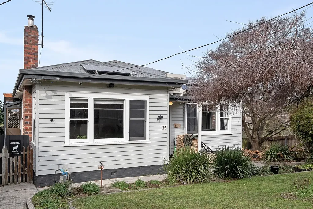 Kings Meadows 3 Bedroom Renovated home, large undercover alfresco, separate garage with side access