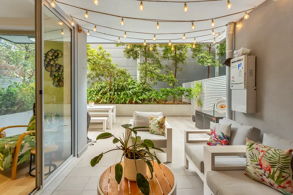 Manly Vale 2 Bedroom WHISPER QUIET!! DESIGNER RETREAT WITH PRIVATE COURTYARD!!!