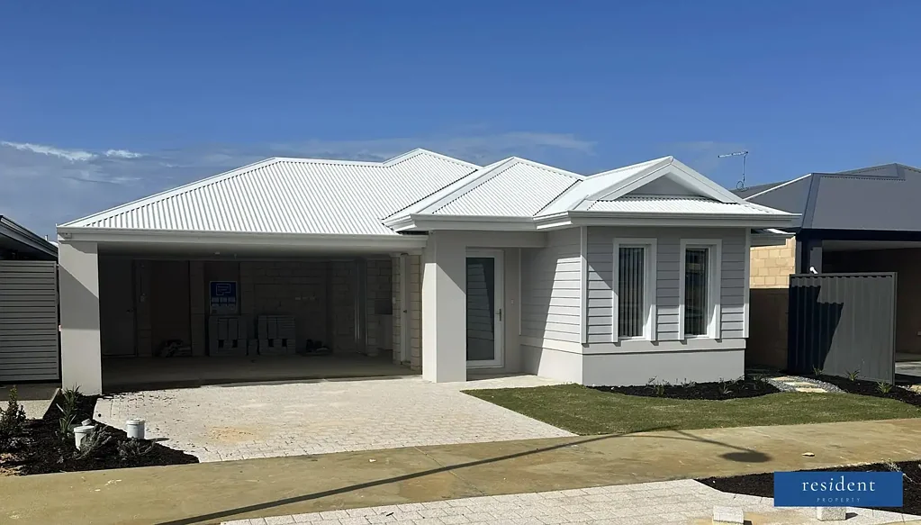 Smart brand new five bedroom home!