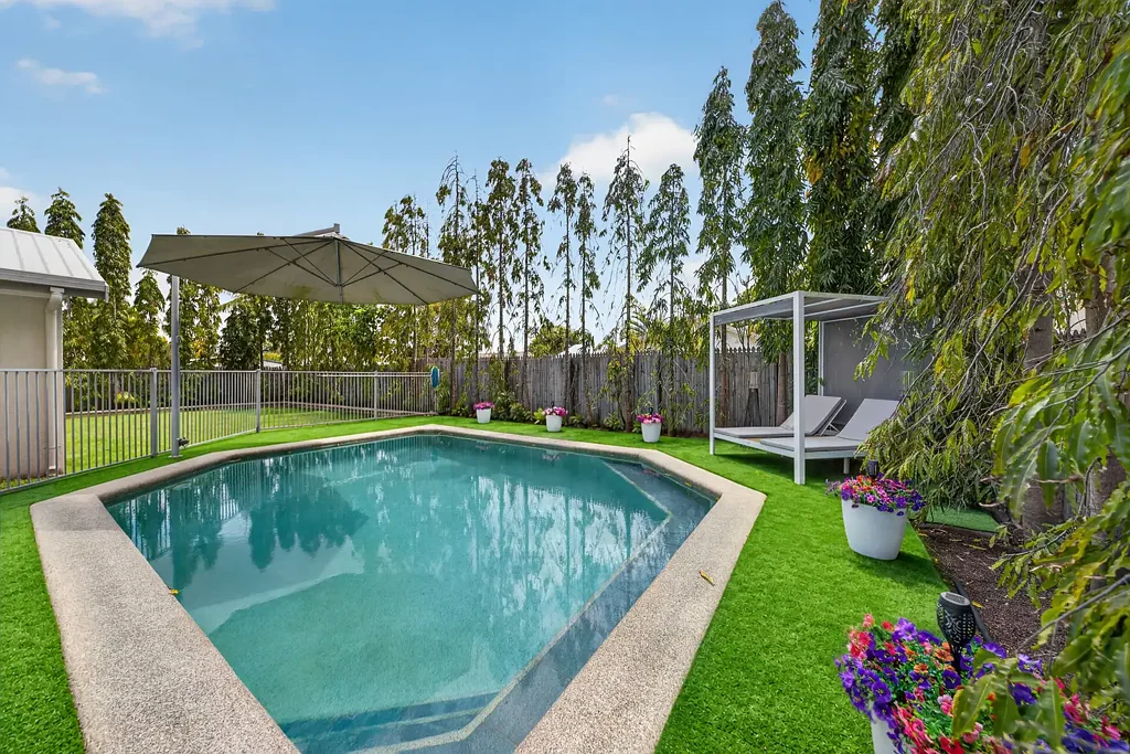 Kirwan 4 Bedroom Renovated Family Living With Your Own Private Poolside Retreat