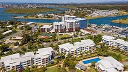 723/64 Sickle Avenue, Hope Island