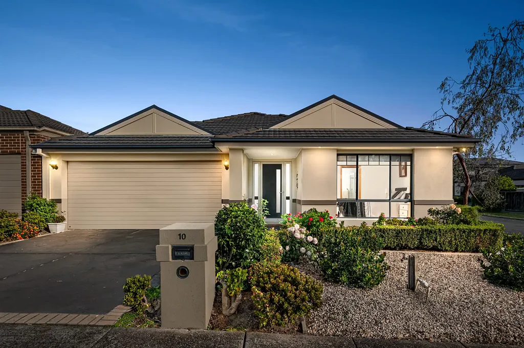 South Morang 4房 宽敞四卧主套 便捷双车位 2分钟达商圈 20分钟步至村 享四季舒适 Spacious Family Living