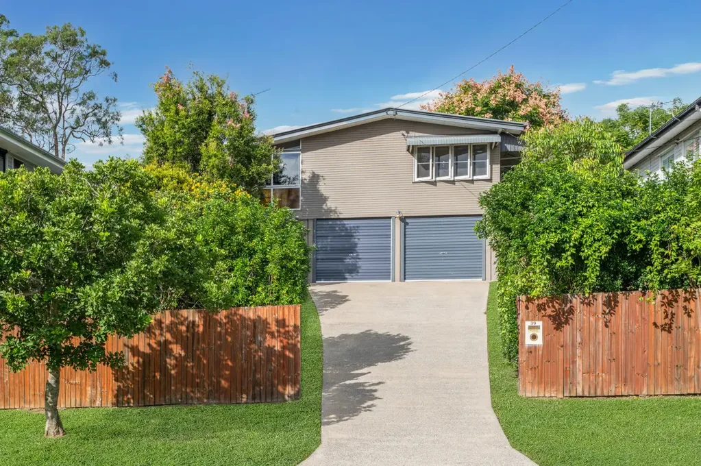 Stafford Heights 3غرفة نوم Light Filled Highset Home With Suburban Outlook