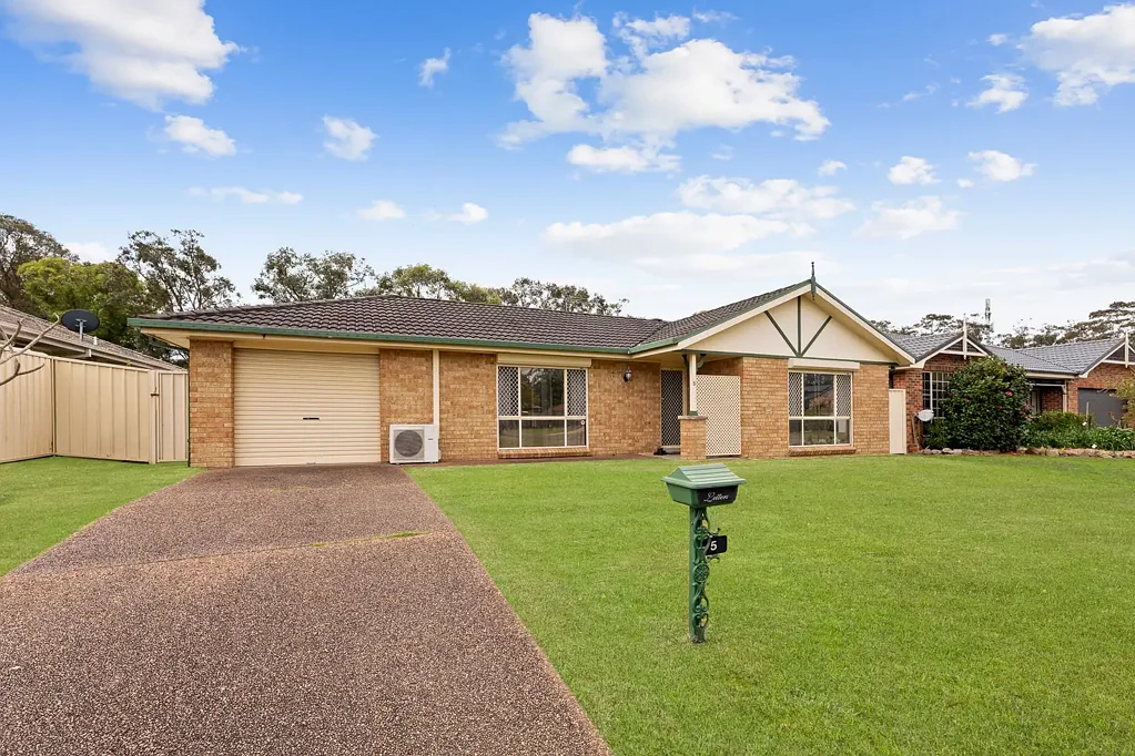Raymond Terrace 3Zimmer Lakeside Living with Plenty of Potential