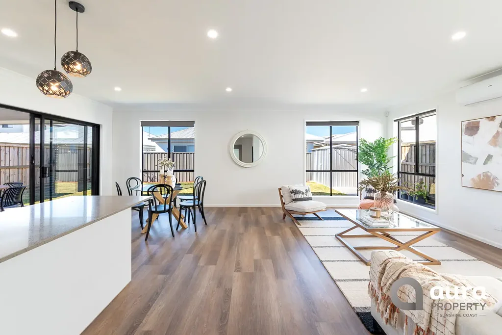 Nirimba 4Moenga Light & Bright Family Home