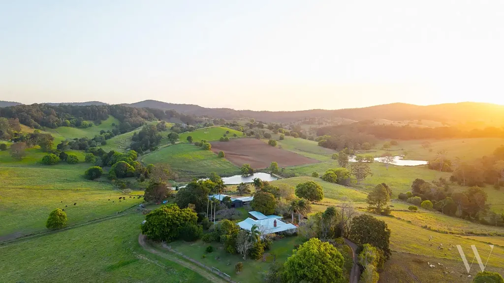 Wolvi "STAPLETON HOMESTEAD" - A PRIVATE AND PEACEFUL RURAL DREAM!