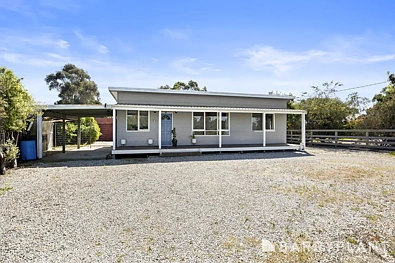 Labas ng Bahay - 10 Watts Road, Nyora, VIC 3987