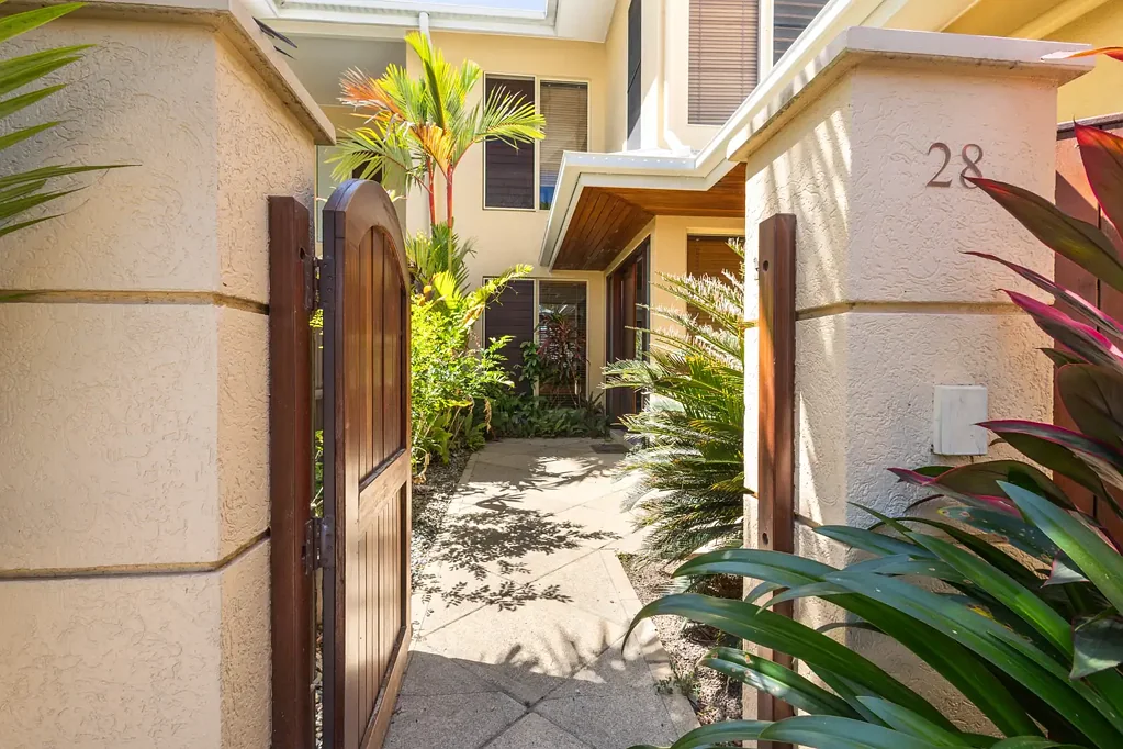Port Douglas 3 Bedroom Price Heavily Reduced Further- Golf Course Views