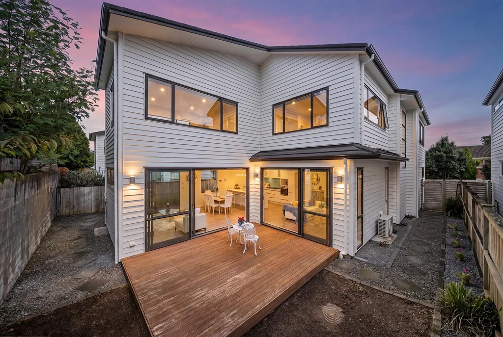 Mount Eden 5Moenga Sunny, Spacious Home in a Prime Location