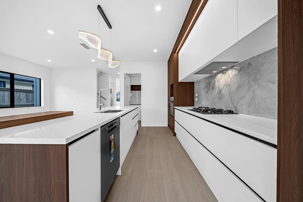 Clarks Beach 4غرفة نوم Modern Double-Storey Home