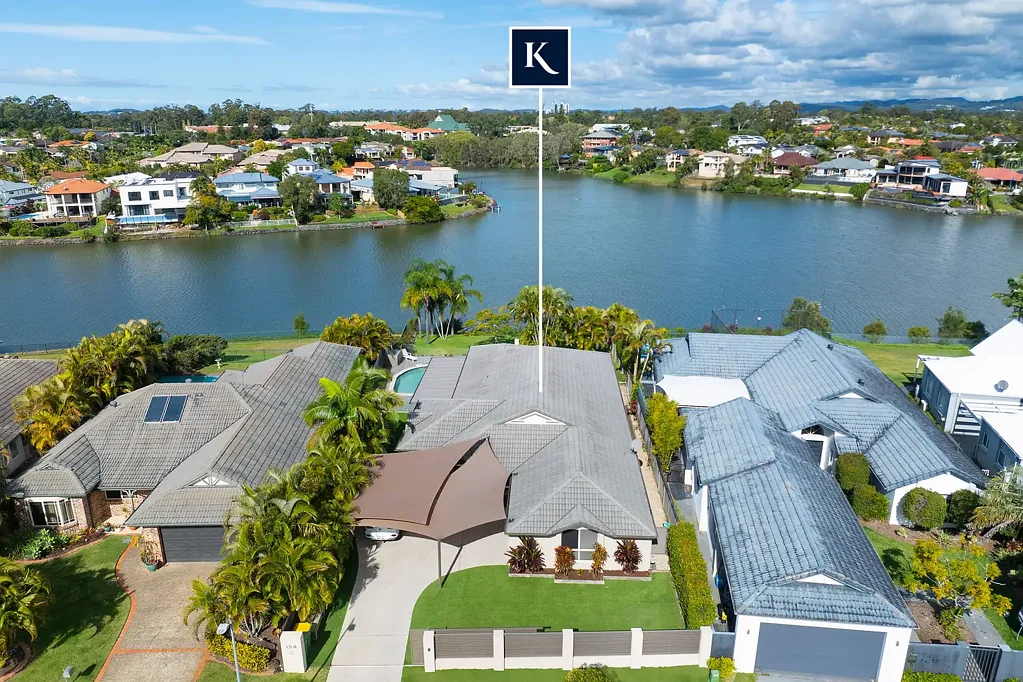 Robina 4 Bedroom Sophisticated, Single-Level Lakeside Entertainer