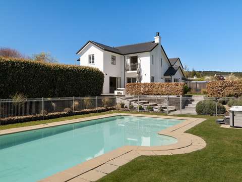 Wanaka 5 Bedroom Luxury Living in Wanaka’s Sought After Ridgecrest