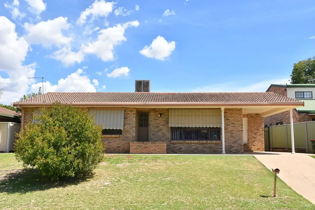 Moree 3Moenga NORTH MOREE WITH A POOL