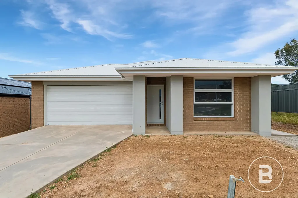 Modern Living in a Great Eaglehawk Location with Two Living Areas