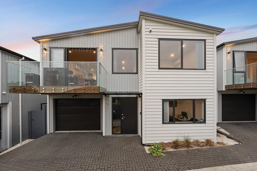 Te Atatu South 5chambre Sun, View, Serenity–Elevated, Modern & Standalone!