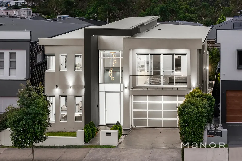 North Kellyville 5Phòng ngủ Monochromatic Masterpiece